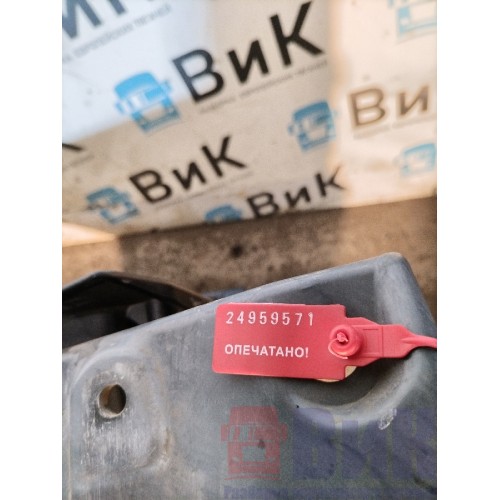 Подножка верхняя Renault T 005469 в сборе с крышкой инструм.ящика LH (деф.) (571)-1