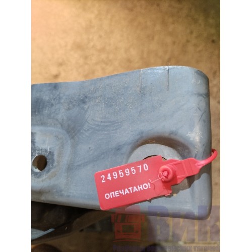 Подножка верхняя Renault T 005469 в сборе с крышкой инструм.ящика RH (деф.) (570)-5