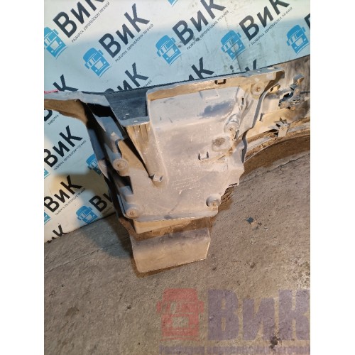 Подножка верхняя Renault T 005469 в сборе с крышкой инструм.ящика RH (деф.) (570)-7