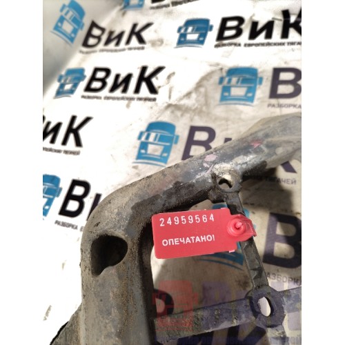 Кронштейн нижней подножки DAF 105 991137 LH ориг. (564)-1