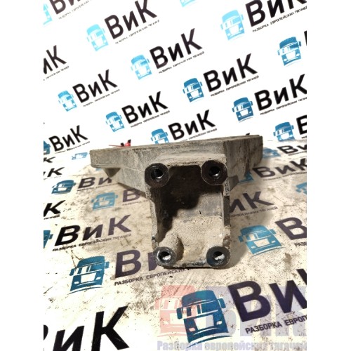 Кронштейн нижней подножки DAF 105 991137 LH ориг. (564)-4