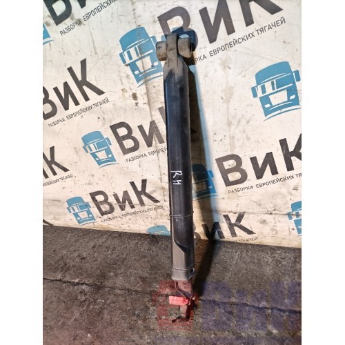 Цилиндр подъема кабины Renault T 005496 RH с деф. (439)