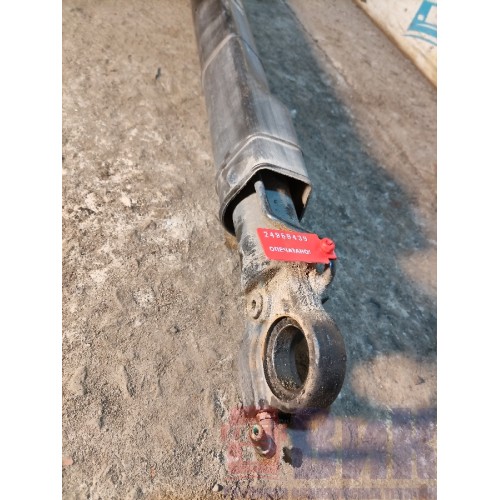 Цилиндр подъема кабины Renault T 005496 RH с деф. (439)-3