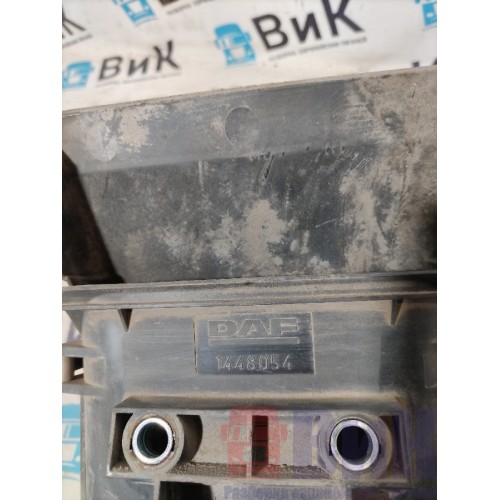 Крышка электроразъемов кабины DAF 105 930166 в сборе (деф.) (647)-3