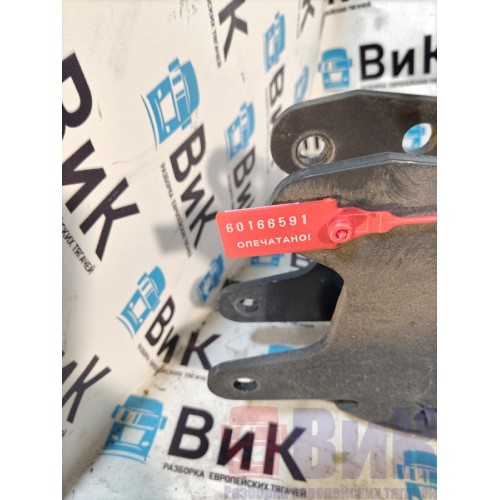 Кронштейн замка кабины Scania R440 176096 LH (591)-3