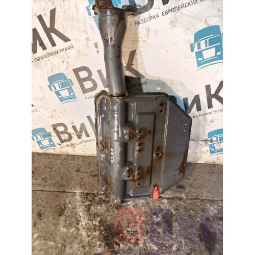 Кронштейн полукрыла Scania R440 176096 передний RH (595)