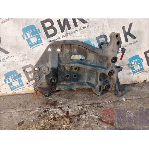 Кронштейн буксировочного пальца Scania R440 176096 LH (464)