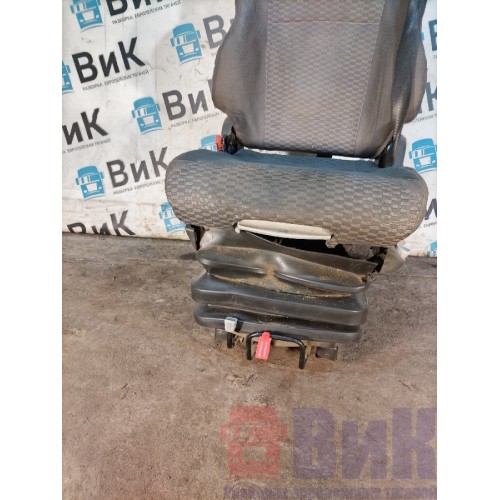 Сиденье водительское MAN TGA 086712 на воздухе с деф. (292)-3