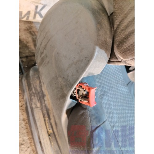 Сиденье водительское MAN TGA 086712 на воздухе с деф. (292)-1