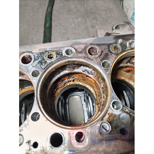 Блок цилиндров двигателя IVECO EuroStar Cursor 10 E3 160577 (990)-9