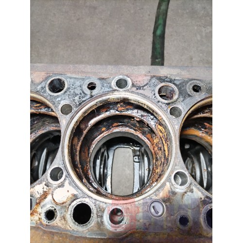 Блок цилиндров двигателя IVECO EuroStar Cursor 10 E3 160577 (990)-10