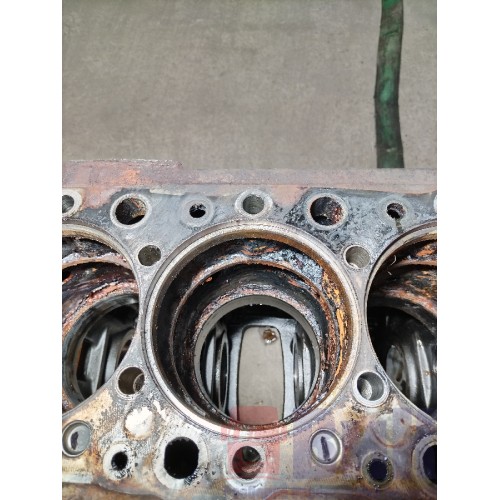 Блок цилиндров двигателя IVECO EuroStar Cursor 10 E3 160577 (990)-13