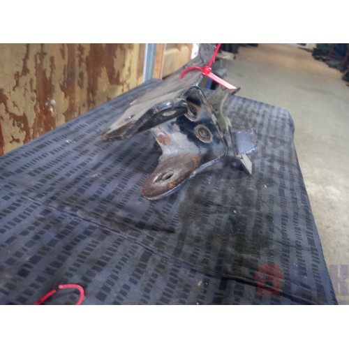 Кронштейн торсиона кабины MAN у.к. LH (823)-1