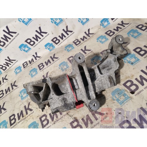 Кронштейн помпы Mercedes Actros MP3 617874 OM501 (668)-3