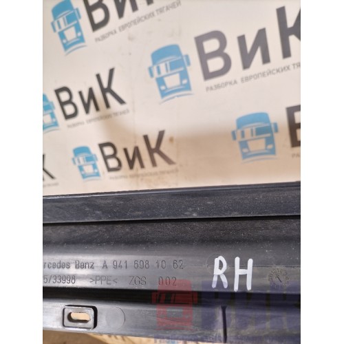Накладка на стойку стекла Mercedes Actros 477903 наружняя RH (555)-1