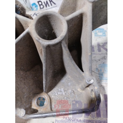 Кронштейн бампера Mercedes Actros 477903 RH (489)-4