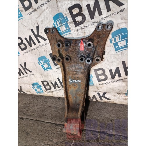 Кронштейн реактивной тяги (бугель) Mercedes Actros 477903 (485)