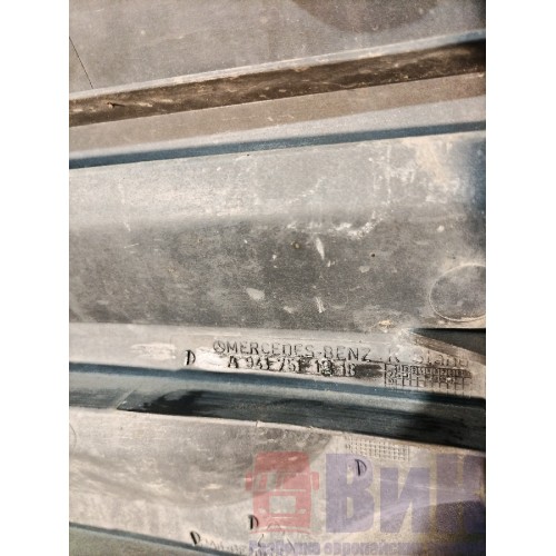 Капот Mercedes Actros 477903 с деф. (391)-1