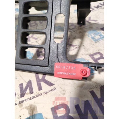 Накладка на панель приборов Scania 5 (336)-2