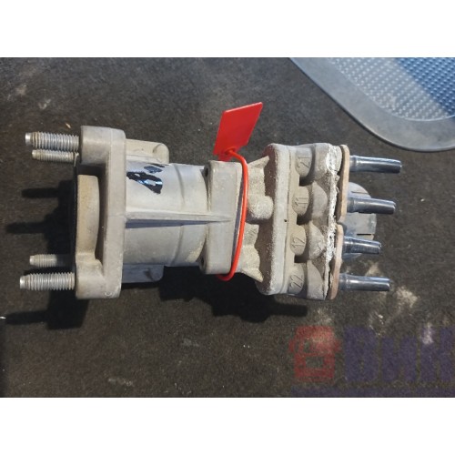 Кран главный тормозной Renault Magnum DXI с деф. (282)