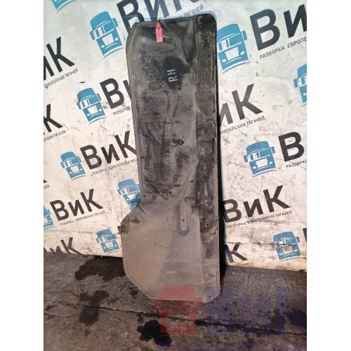Пыльник двигателя MAN TGX 581013 с кабины RH (633)