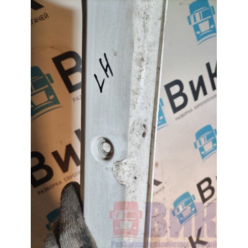 Накладка внешняя (наружняя) на лобовое стекло MAN TGX 581013 деф. LH (469) -3