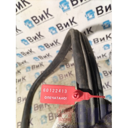 Резинка уплотнительная крышки инструментального ящика MAN TGX 581013 (413)-1