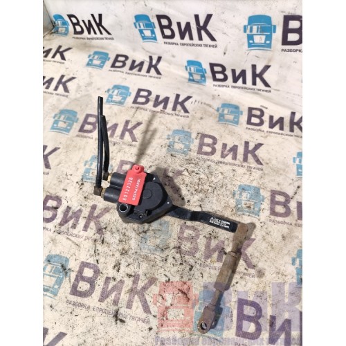 Кран уровня пола кабины Sitrak C7H 611827 в сборе с тягой (320)