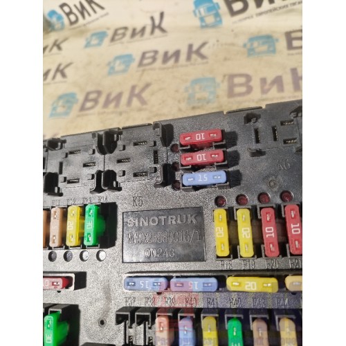 Блок предохранителей Sitrak C7H 611827 (940)-4