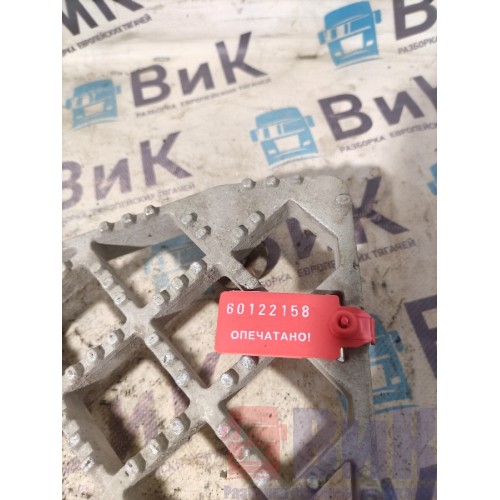 Накладка нижней подножки Sitrak C7H 611827 с деф. (158)-4