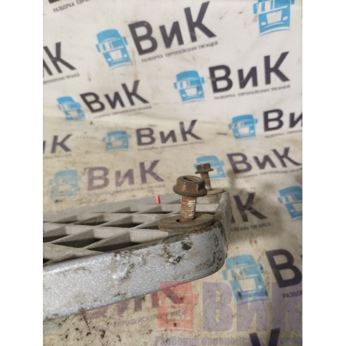 Накладка нижней подножки Sitrak C7H 611827 с деф. (158)-2