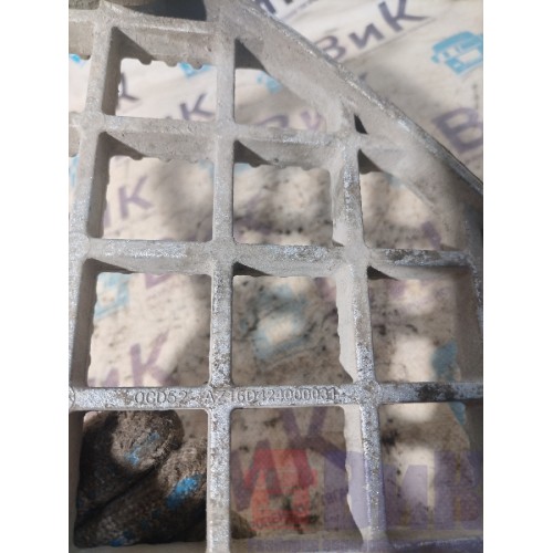 Накладка нижней подножки Sitrak C7H 611827 с деф. (158)-1