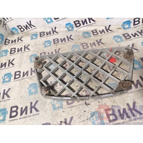 Накладка нижней подножки Sitrak C7H 611827 с деф. (158)-3