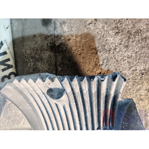 Подкрылок под кабину Sitrak C7H 611827 RH с деф. (168)-4