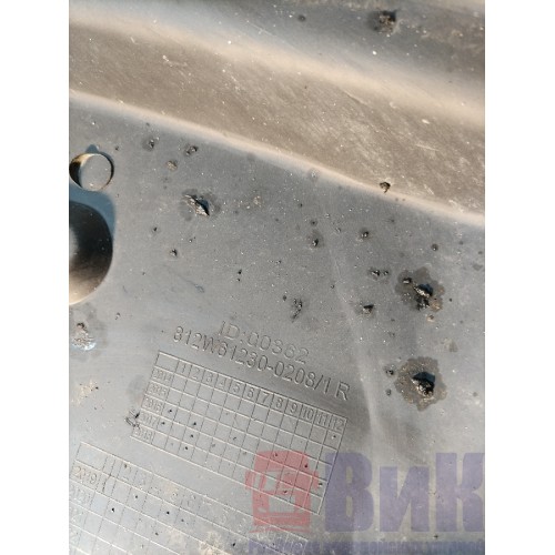 Подкрылок под кабину Sitrak C7H 611827 RH с деф. (168)-1