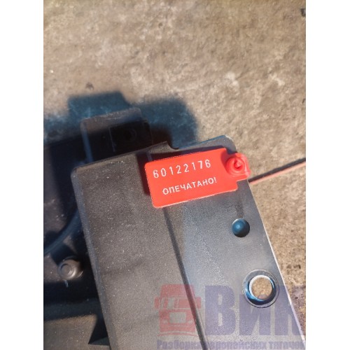 Часть механизма стеклоподъемника Sitrak C7H 611827 LH (176)-1