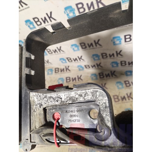 Корпус электроразъемов кабины Sitrak C7H 611827 (182)-1