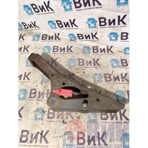 Кронштейн передней подушки кабины Sitrak C7H 611827 (062)