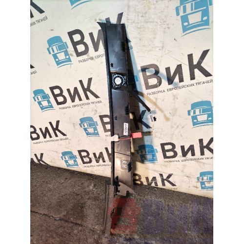 Накладка на стойку лобового стекла Sitrak C7H 611827 внутренняя RH (051)-4