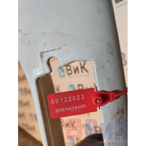 Накладка внешняя (наружняя) на лобовое стекло Sitrak C7H 611827 RH мел. деф. (023)-1