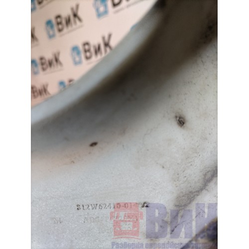 Накладка внешняя (наружняя) на лобовое стекло Sitrak C7H 611827 RH мел. деф. (023)-4