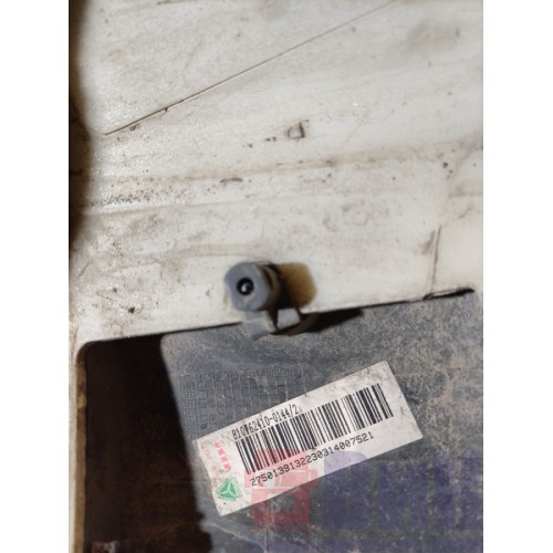 Накладка внешняя (наружняя) на лобовое стекло Sitrak C7H 611827 RH мел. деф. (023)-5