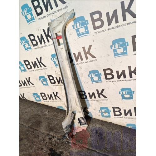 Накладка внешняя (наружняя) на лобовое стекло Sitrak C7H 611827 RH мел. деф. (023)-3