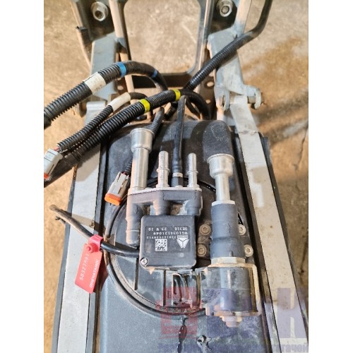 Бак мочевины Adblue Sitrak C7H 611827 в сборе (991)-2