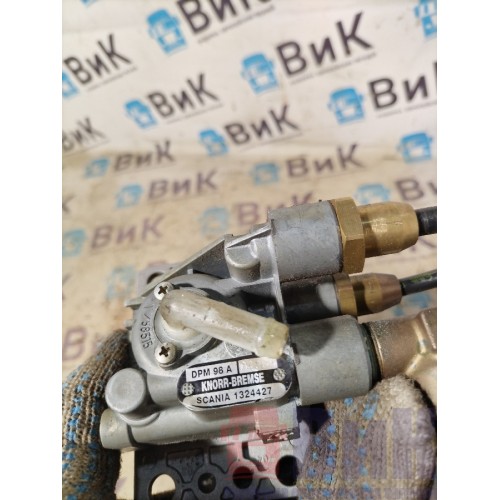 Кран ручного тормоза Scania P114 100034 в сборе (832)-1