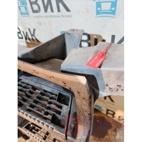 Подножка верхняя Renault T 002550 в сборе с крышкой инструм. ящика RH (546)-3