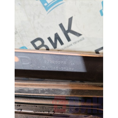 Подножка верхняя Renault T 002550 в сборе с крышкой инструм. ящика RH (546)-2