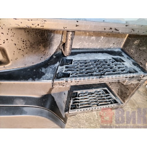 Подножка верхняя Renault T 002550 в сборе с крышкой инструм. ящика RH (546)-1