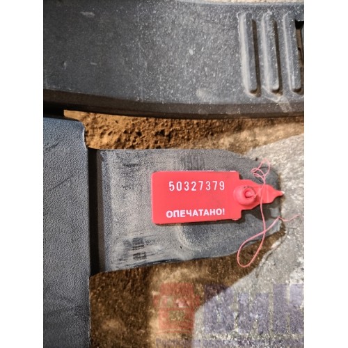 Верх полукрыла Renault T 018688 с деф. (379)-3