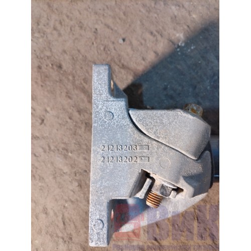 Кронштейн полукрыла (труба) Volvo FH 4 727184 задний задний (726)-2